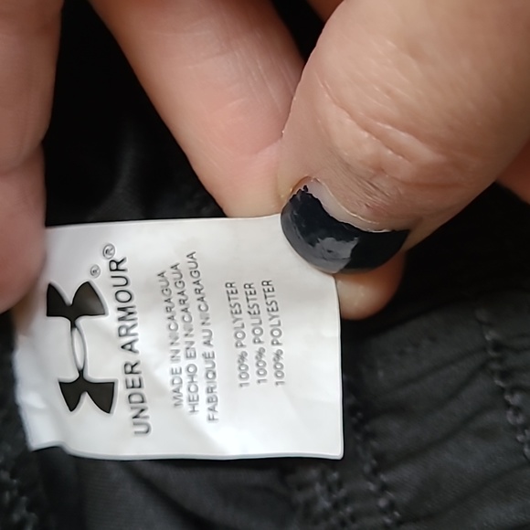 *SOLD* Under Armour kids short sz 6 - Picture 4 of 11